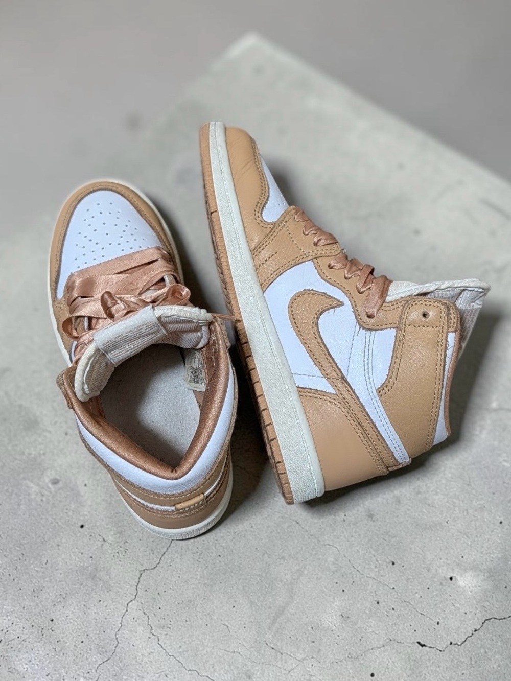 Nike Air Jordan 1 Retro High OG -
Sneakers - Unisex - Girls 2Y (Youth) - Praline